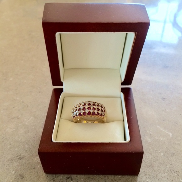 SOLD! 🎉🎉🎉 Diamond & Ruby Ring Size 6.5 - Picture 3 of 8
